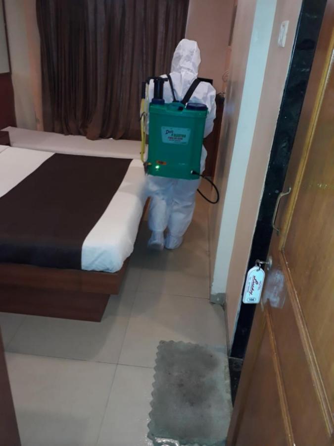 Lucky Hotel Bandra Mumbai Exterior photo