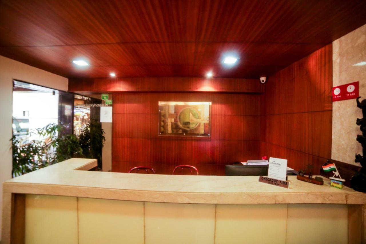 Lucky Hotel Bandra Mumbai Exterior photo