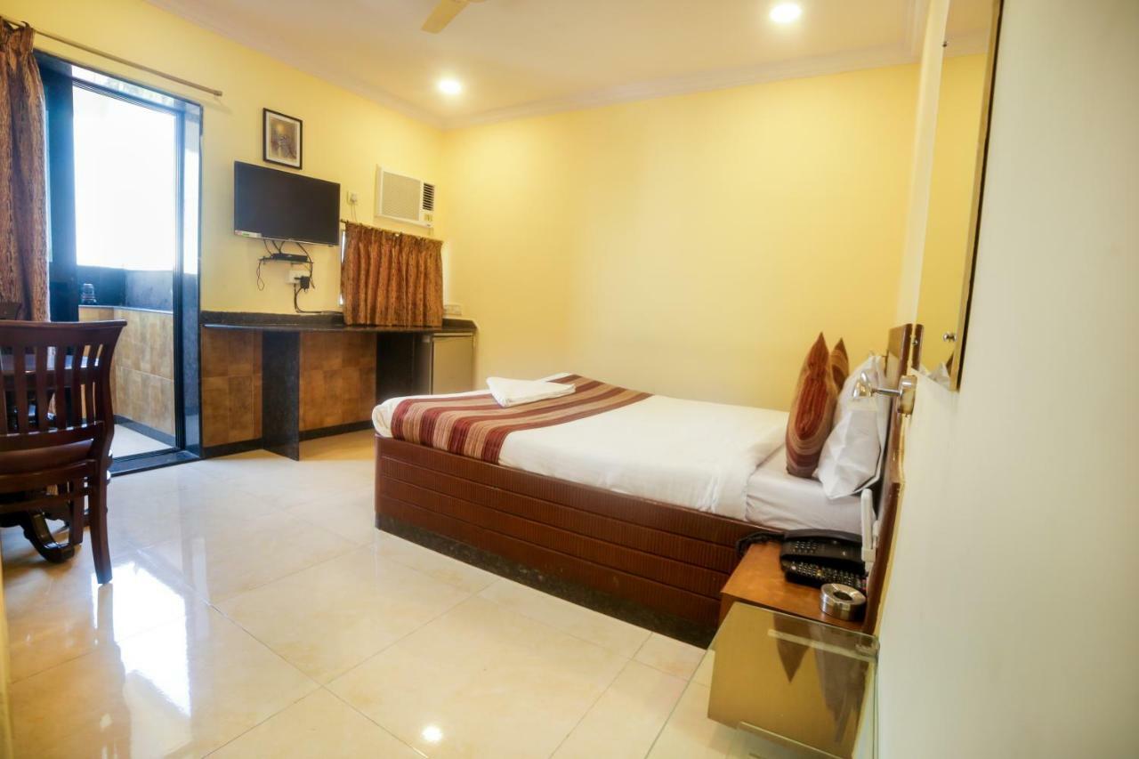 Lucky Hotel Bandra Mumbai Exterior photo