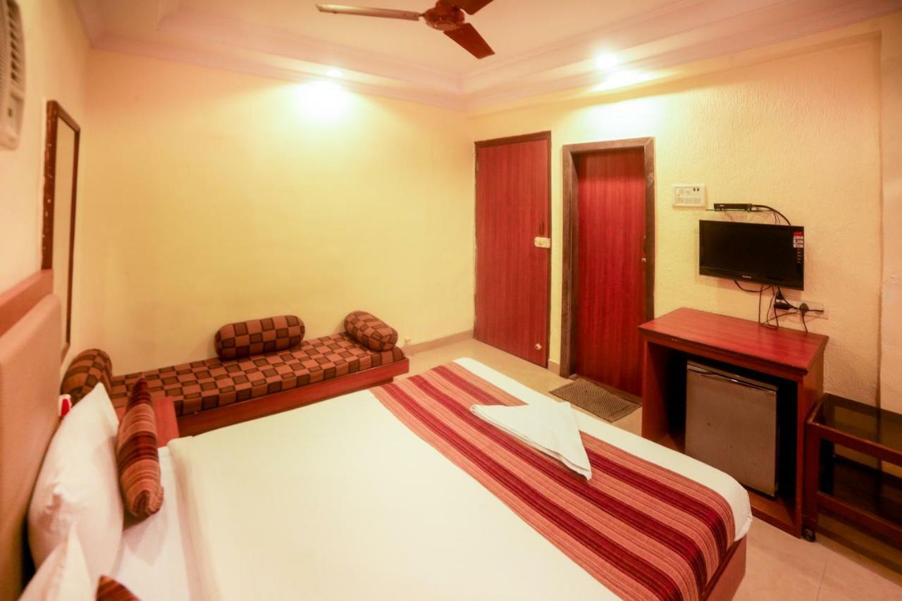 Lucky Hotel Bandra Mumbai Exterior photo